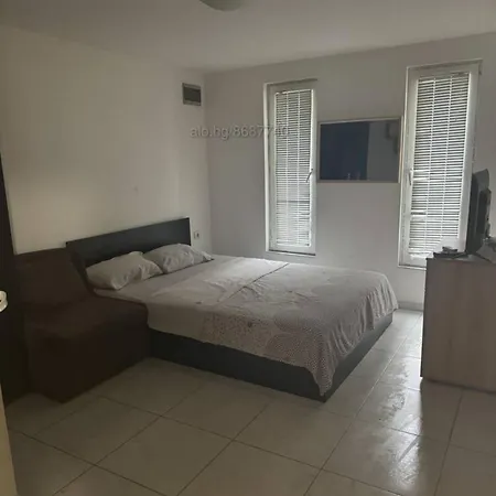 за възраждане דירה בורגאס